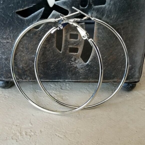 Minimalist Classic Sleek Silver Large Hoop Earrings 50mm 2" Leverback - Picture 2 of 6